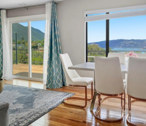 Stylish & Cozy ~ Stunning Lake Views ~ Royal Beds